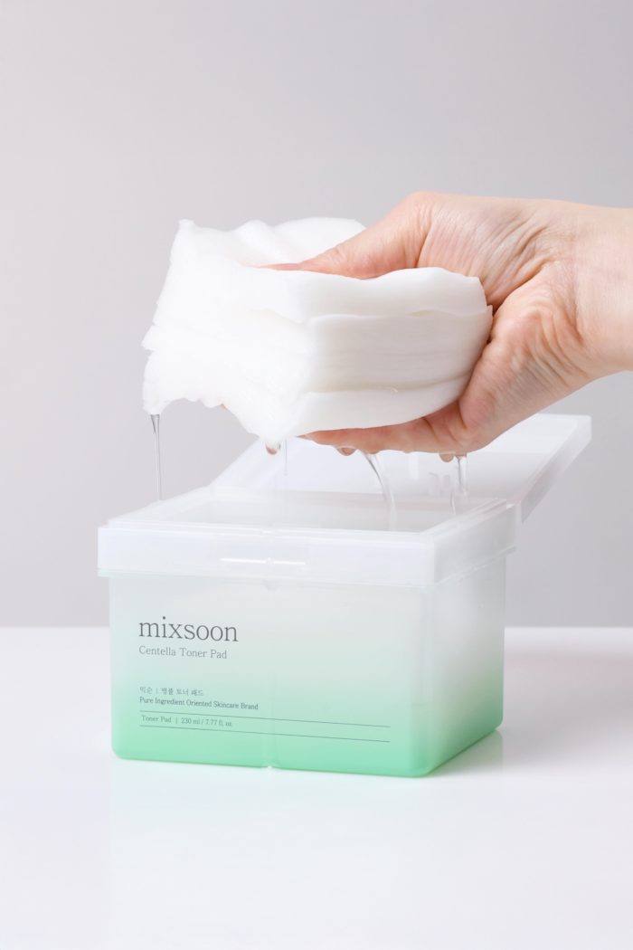 Rebalances and prepares the skin.