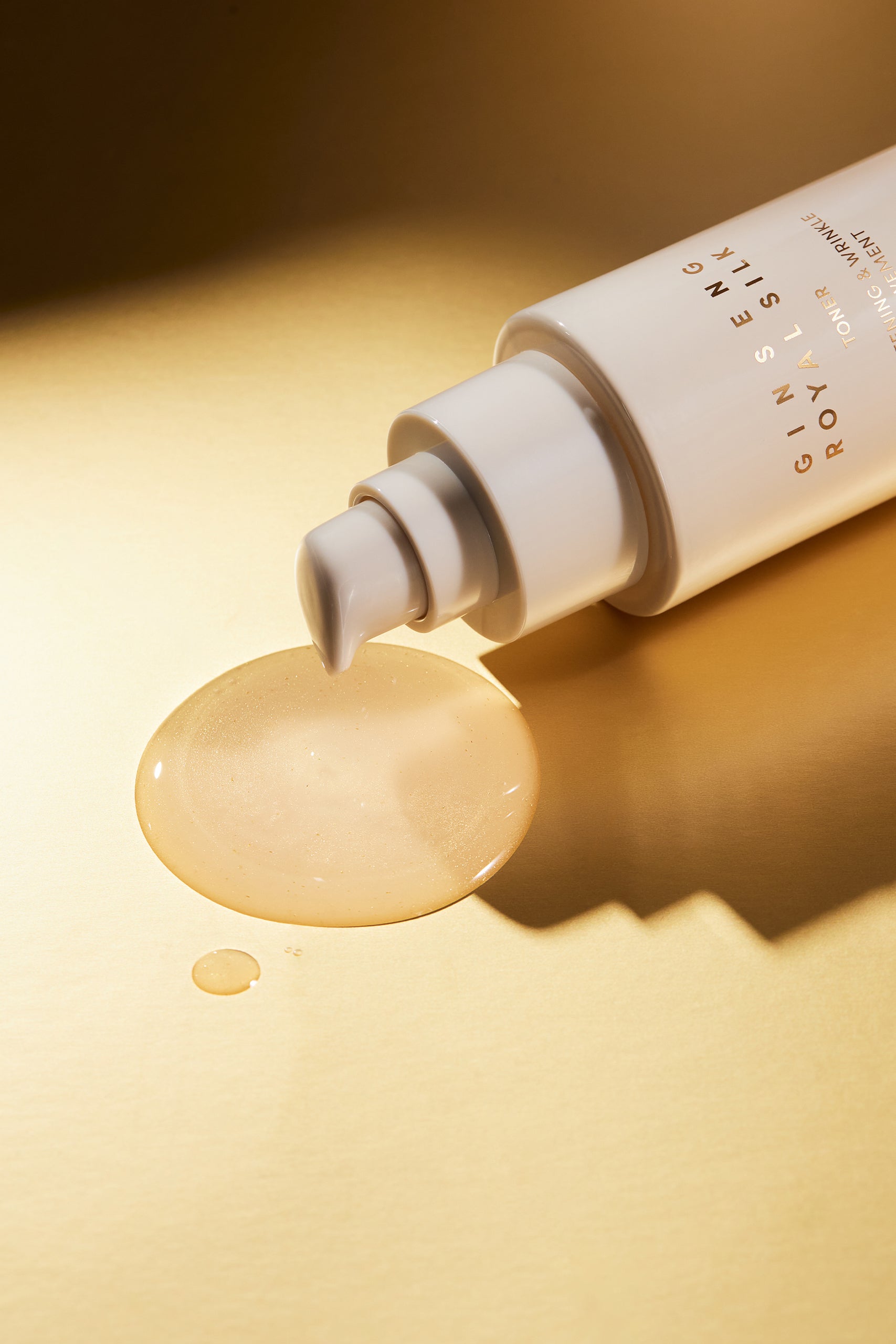 Ginseng Royal Silk Toner - Moisturizing toner with Ginseng and Gold particles